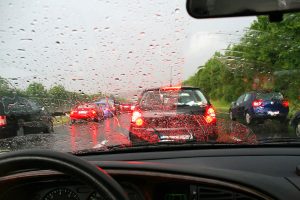 Consejos para una conducción más segura en lluvia