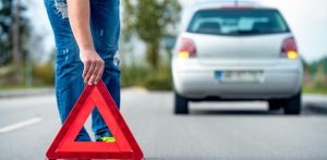 La DGT prohibirá el uso de triángulos de emergencia en autopistas y autovías